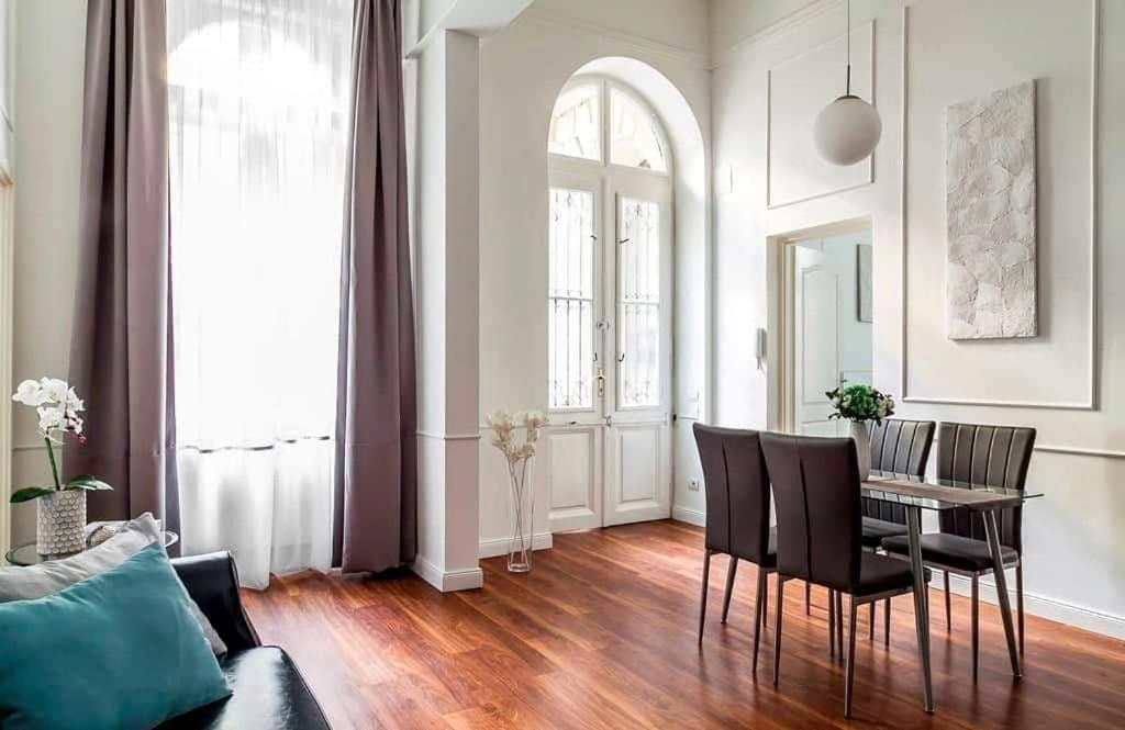 Goldsmith Apartment Будапеща Екстериор снимка